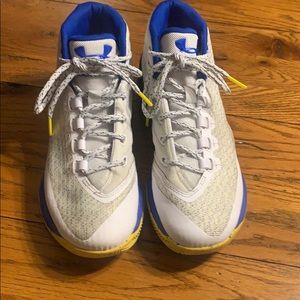 Boys Curry 3 basketball shoes
